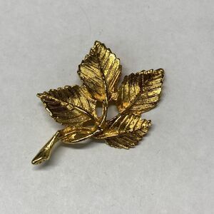 Vintage DuBarry DFA Gold Tone Leaves Brooch 2"